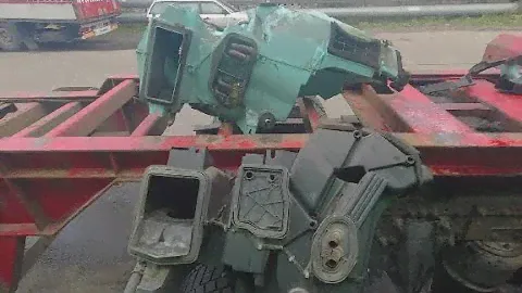 Freightliner. Замена отопителя салона. Часть 1. Разборка панели.