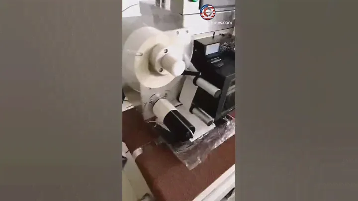 Real time shipping bill barcode adhensive sticker top bag labeling machine automatic labeling video