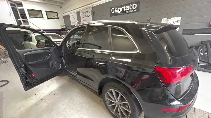 2015 Audi Q5 8R retrofitted with OEM rearview camera