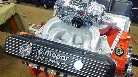 440 Chrysler Mopar Engine Building Part 10 - Oil Prime, Valve Covers, Intake Manifold & Carb