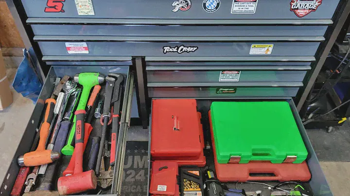 whats inside A VW/BMW mechanics toolbox Snap-on Tools Madness🔧 Do Quality Tools/ToolBox matter #diy
